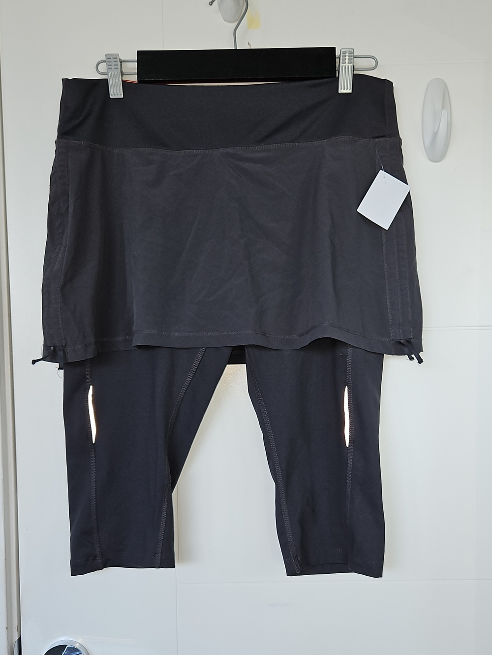 Hind Black Skirted Athletic Capris